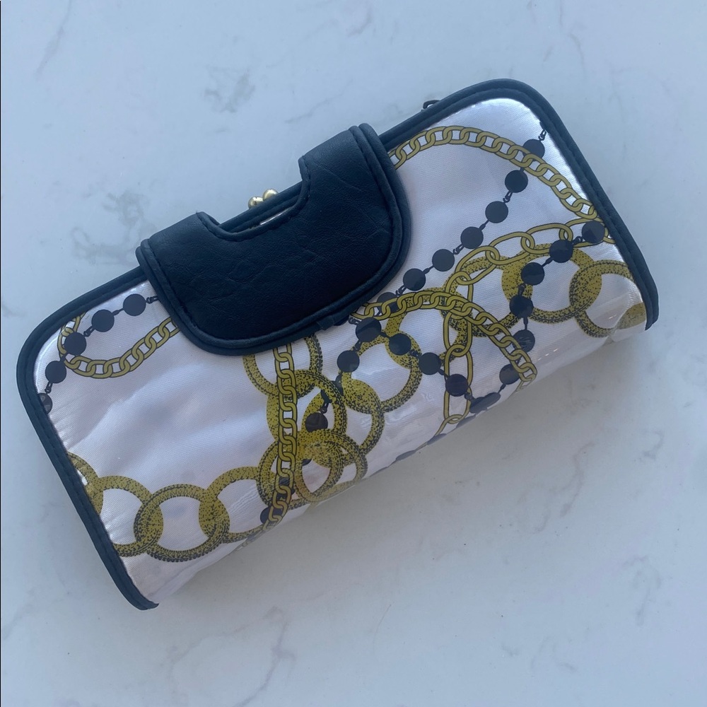 Hot in Hollywood wallet gold and black print with built in wristlet handle - Picture 3 of 12